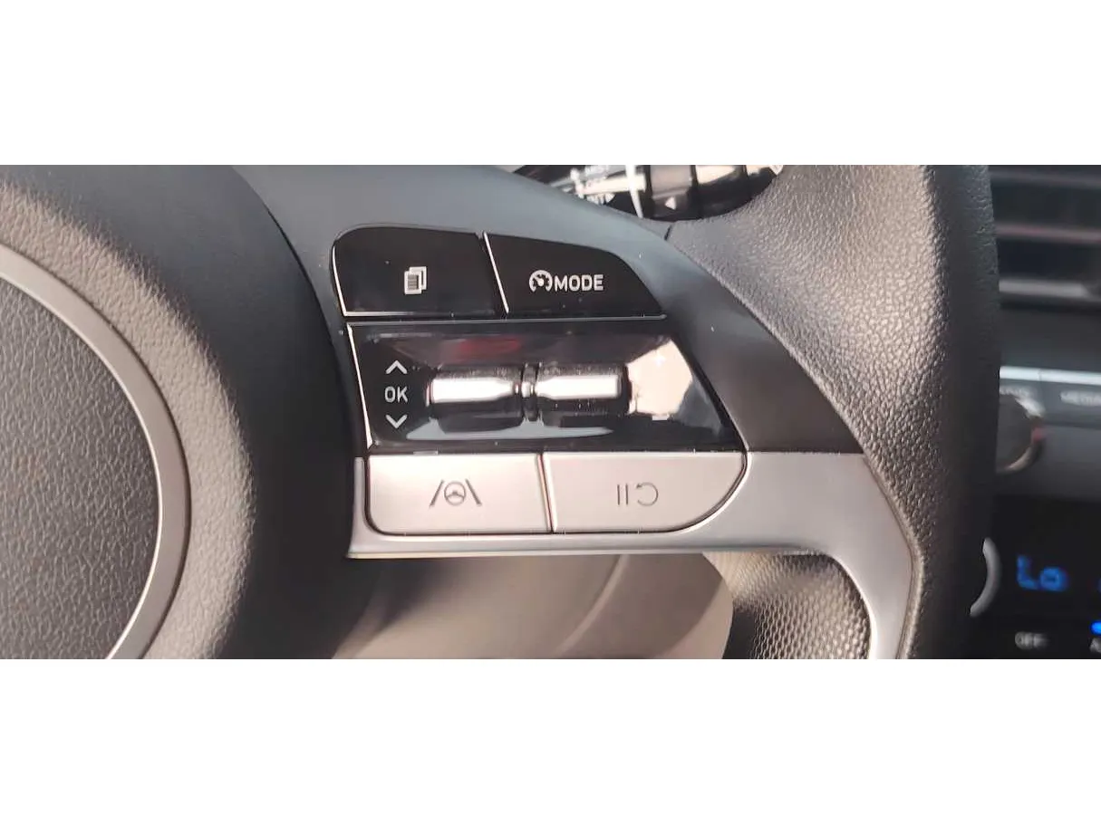 Car image 32