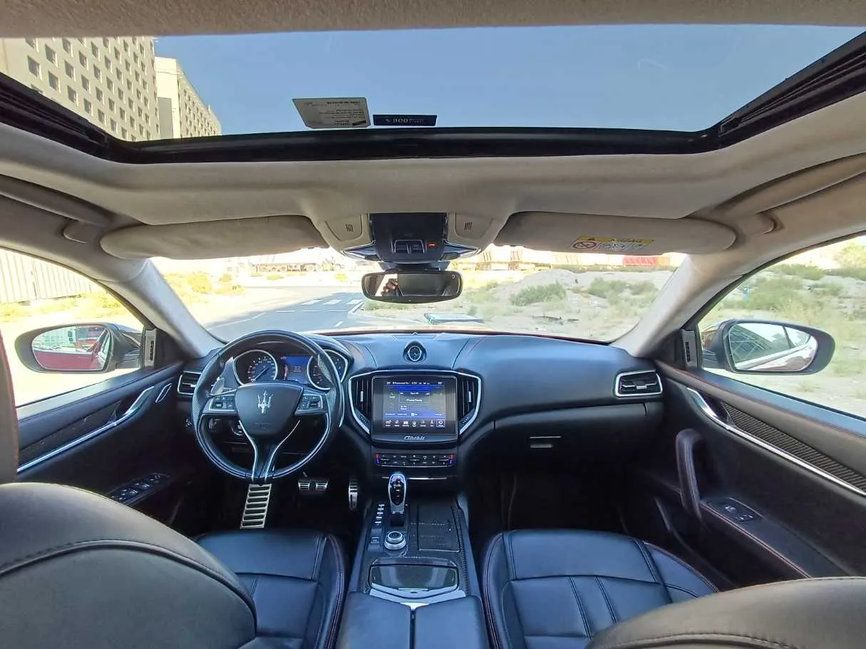 Car image 14