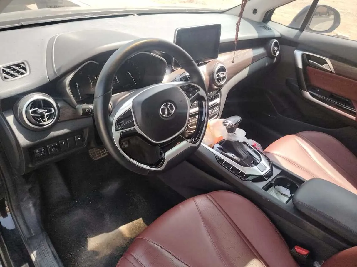 Car image 13