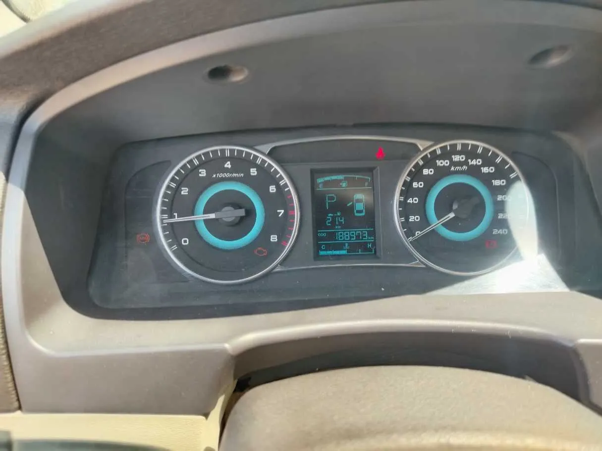 Car image 26