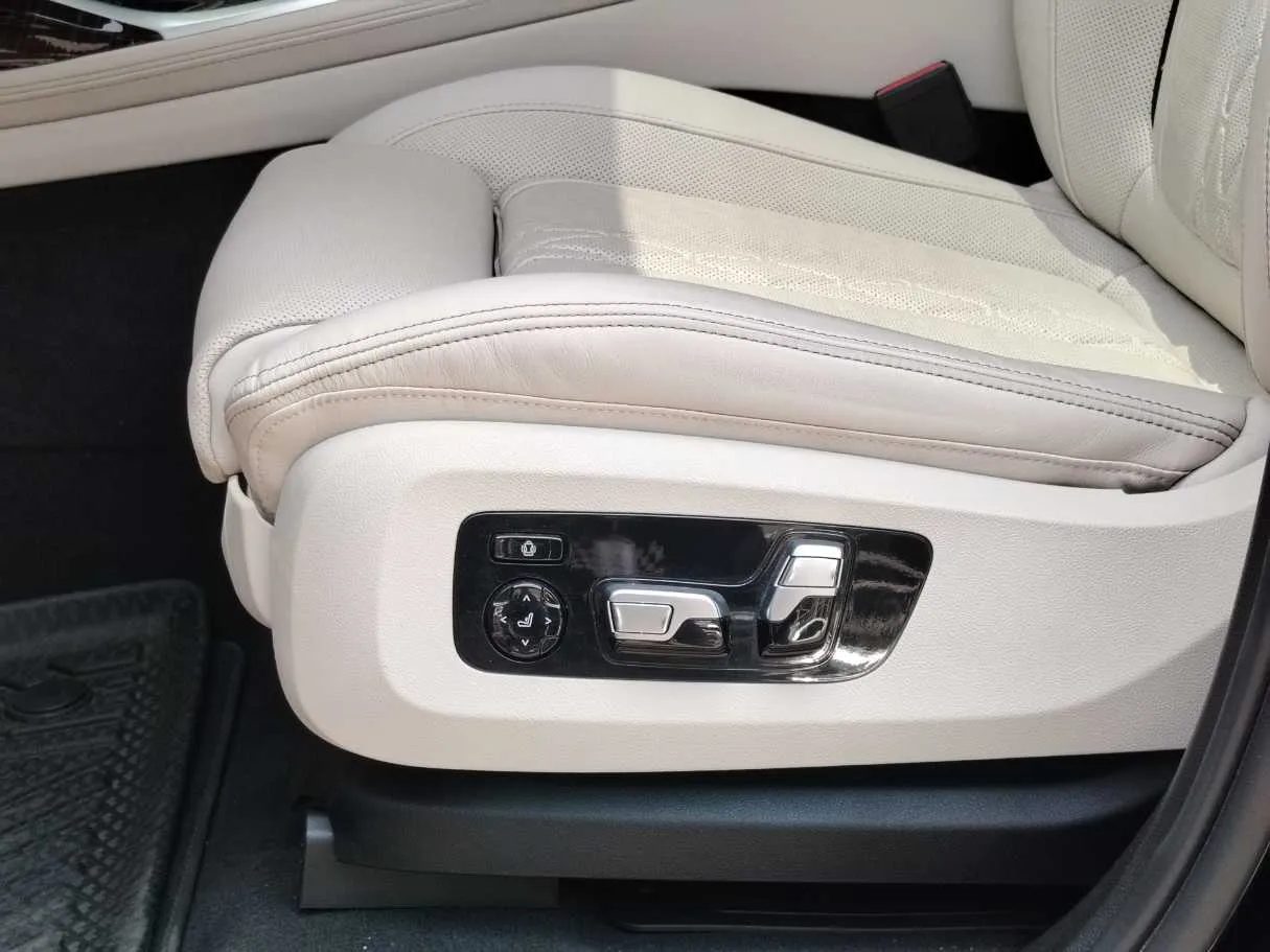 Car image 31
