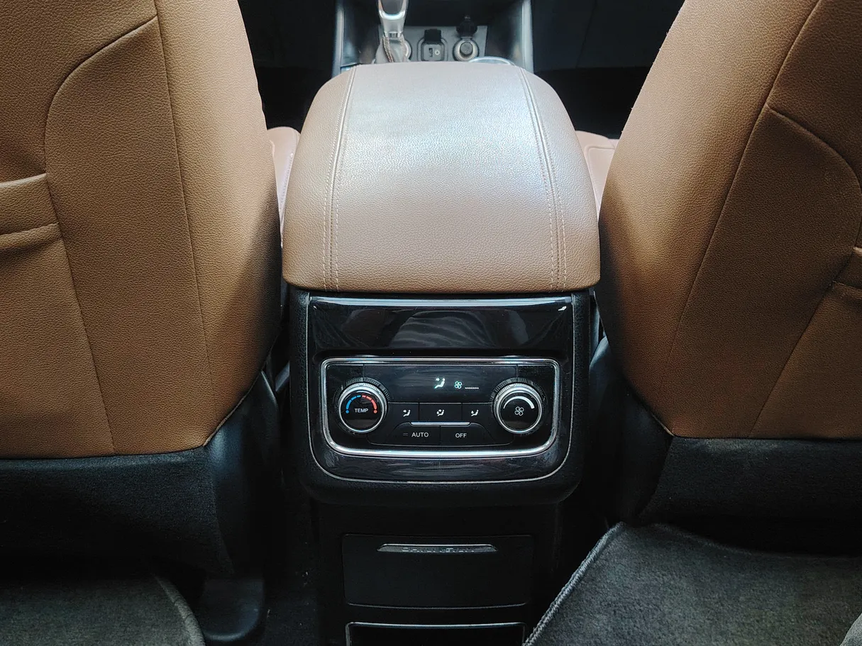 Car image 32