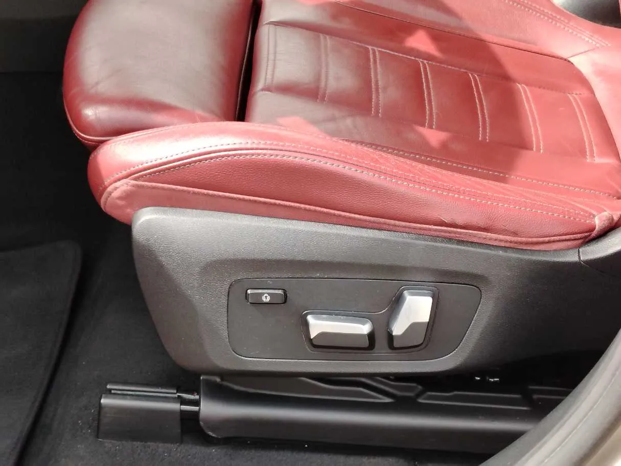 Car image 31