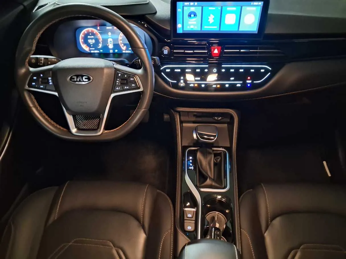 Car image 13