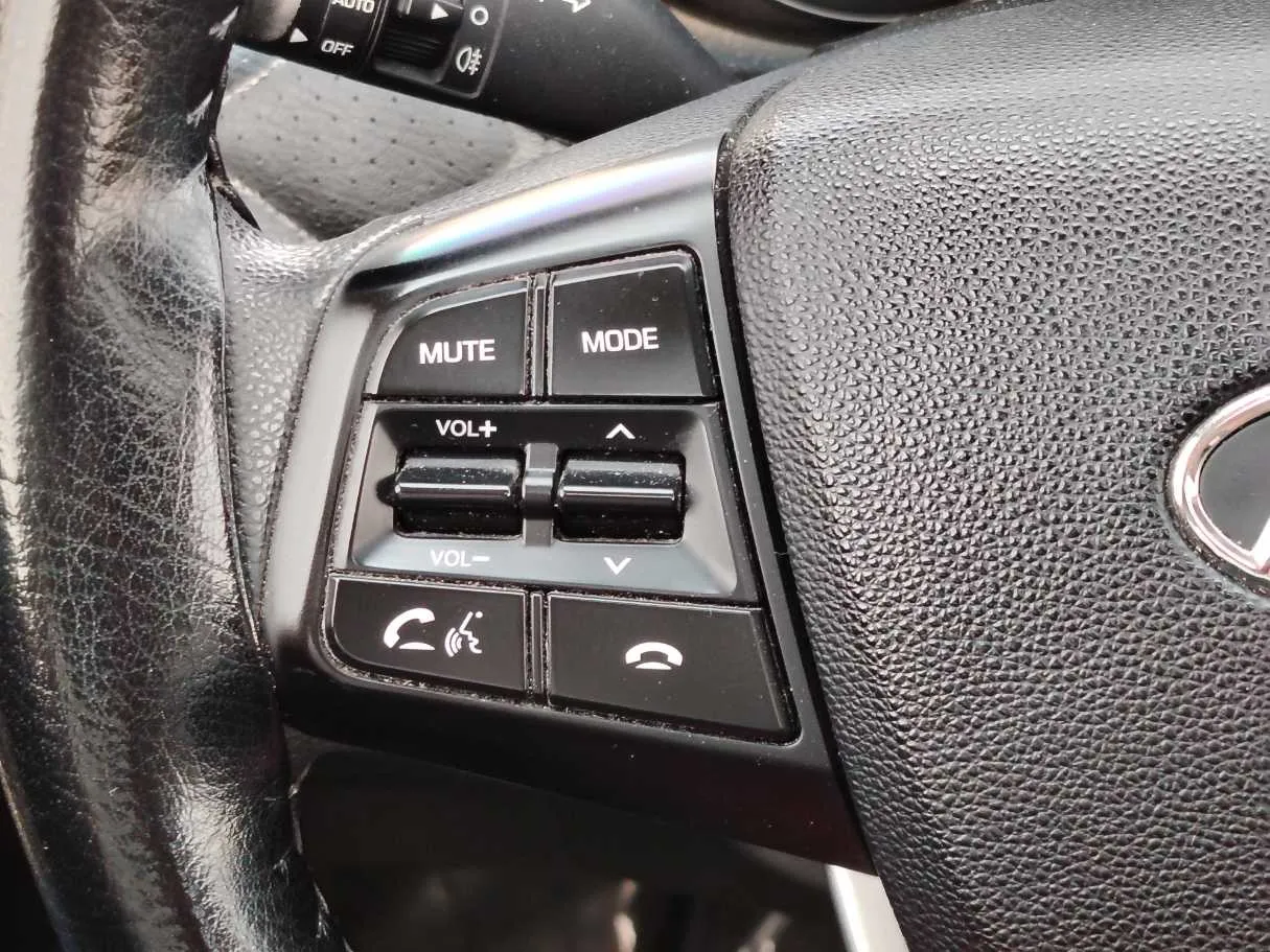 Car image 28