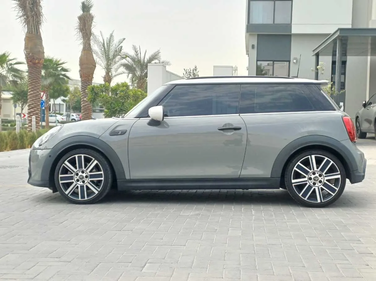 Car image 8