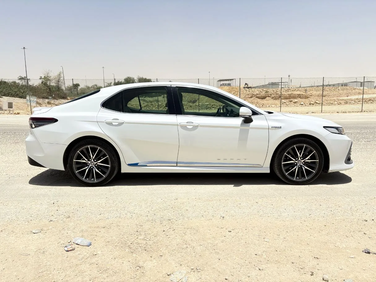 Car image 4