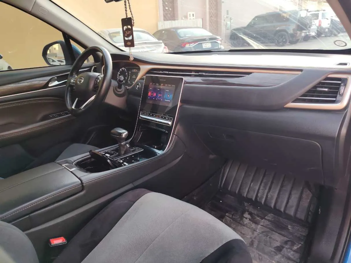 Car image 14
