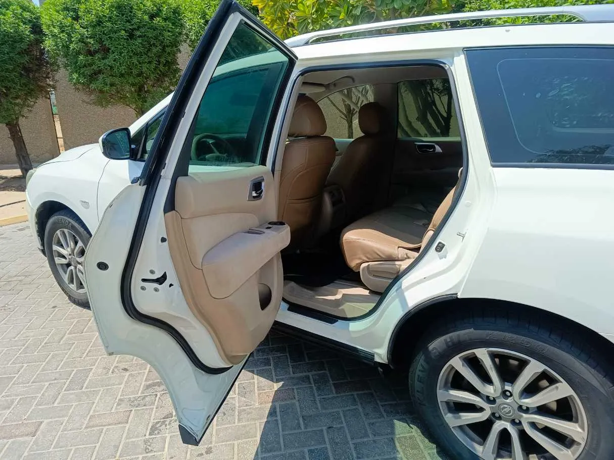 Car image 14