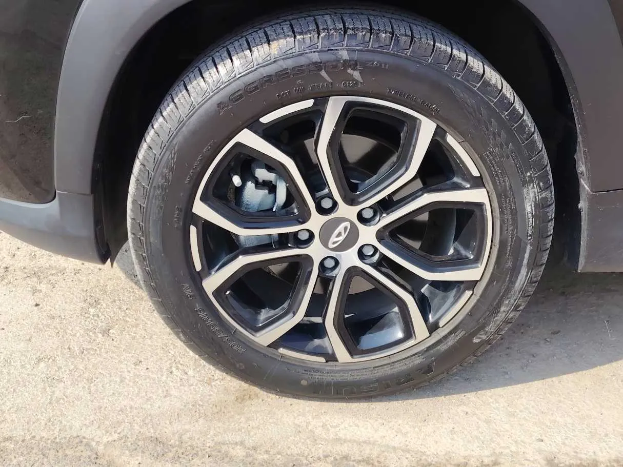 Car image 10
