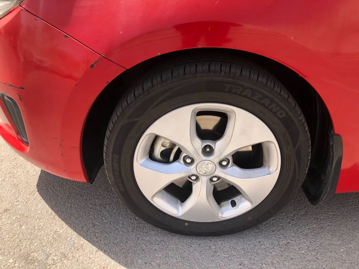 Car image 10