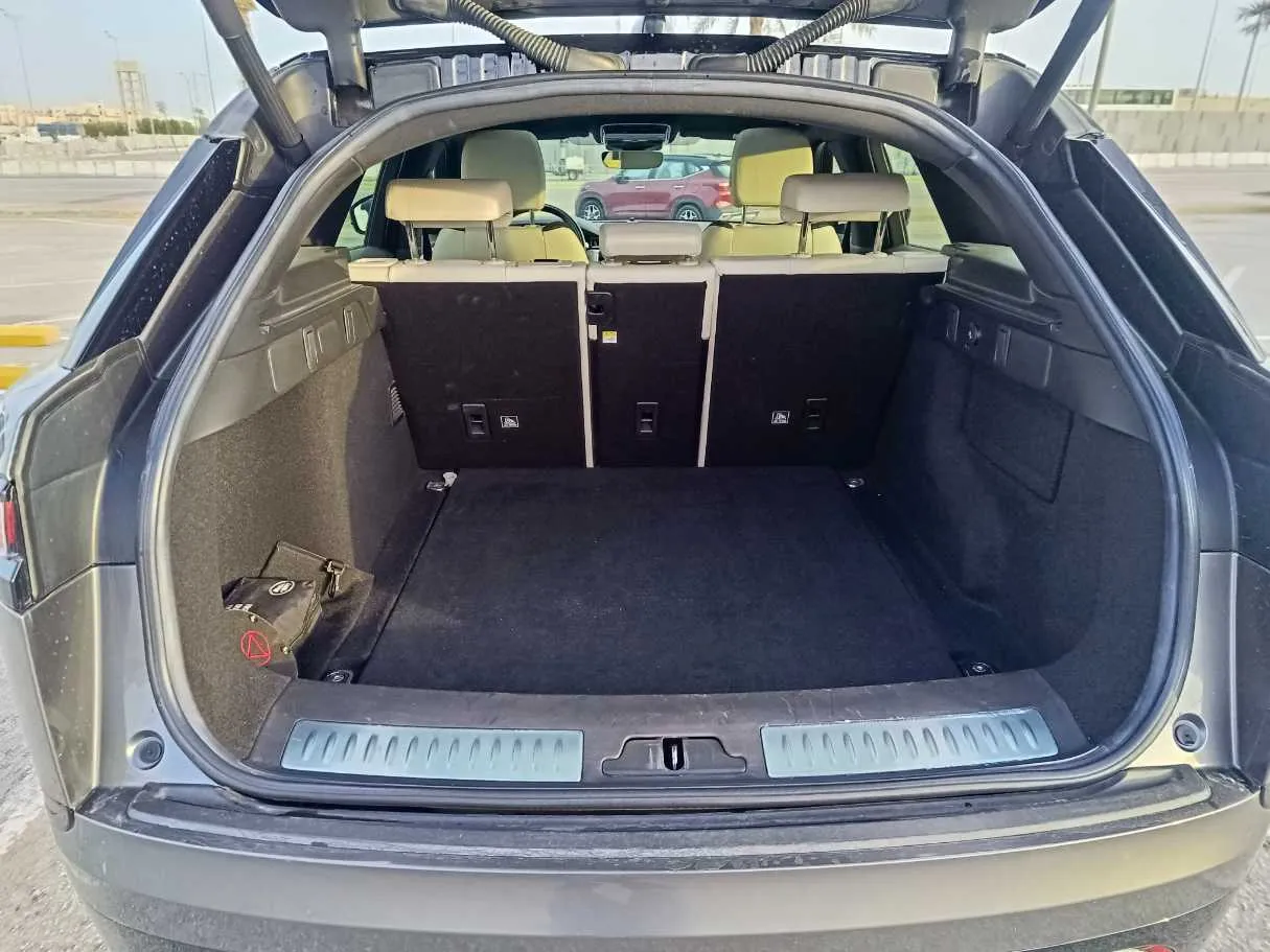 Car image 27
