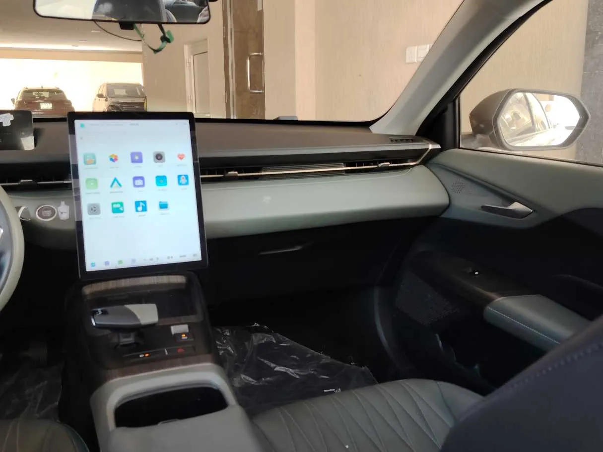 Car image 23
