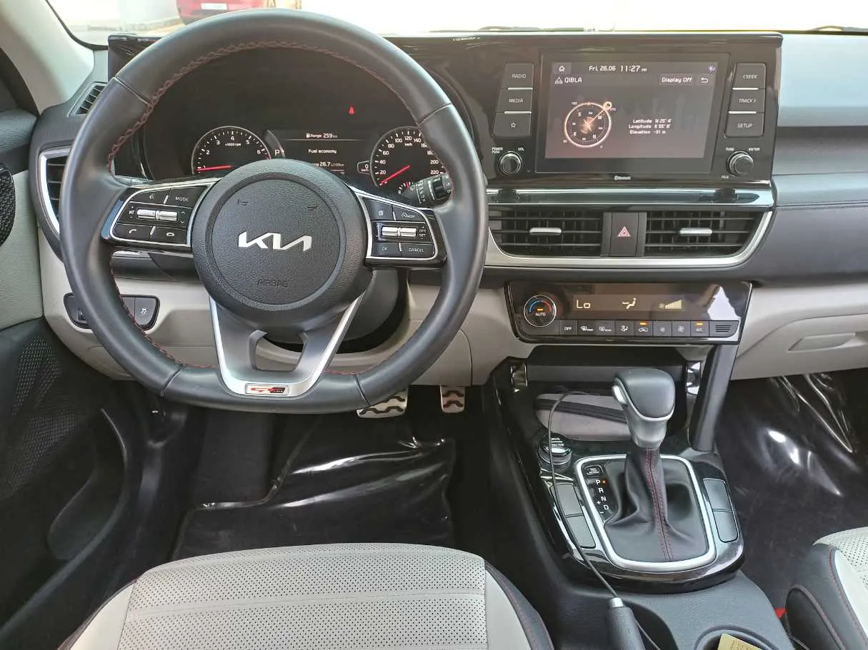 Car image 17