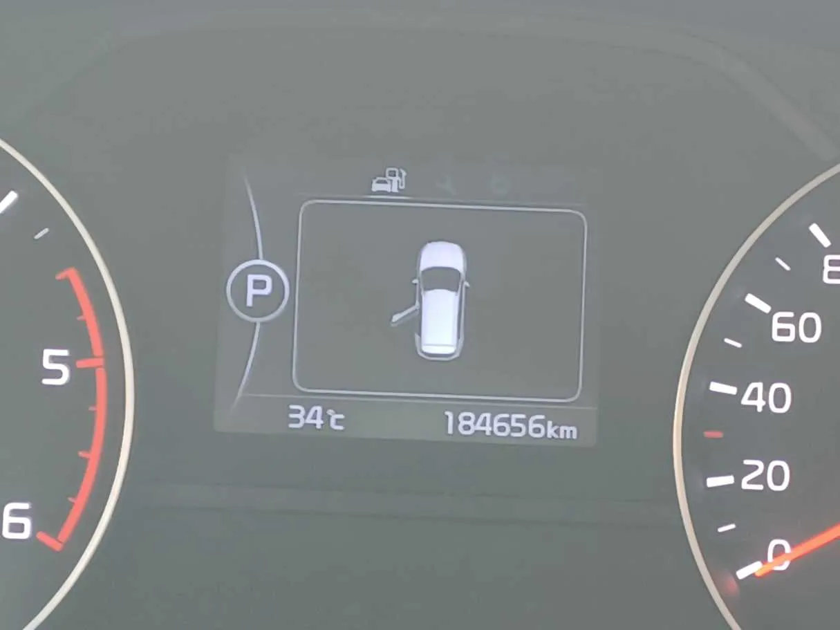 Car image 19