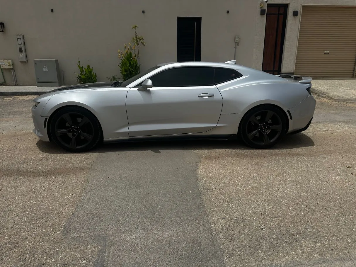Car image 8