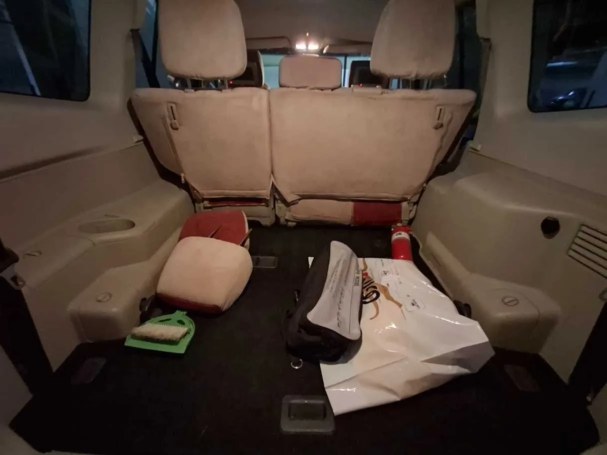 Car image 19