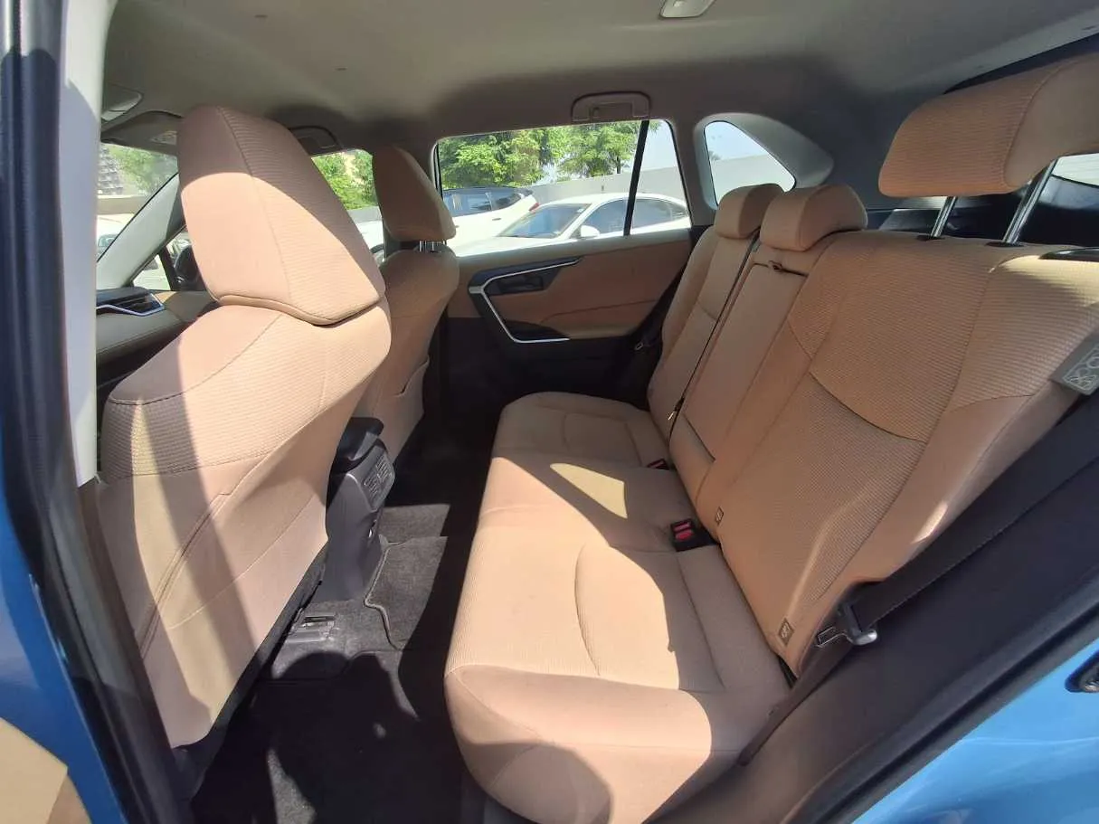 Car image 13