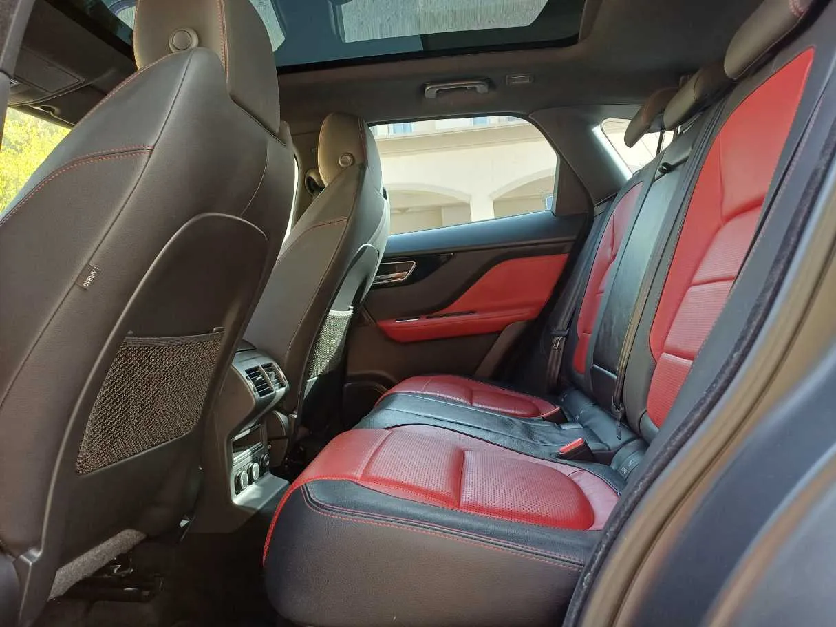 Car image 13