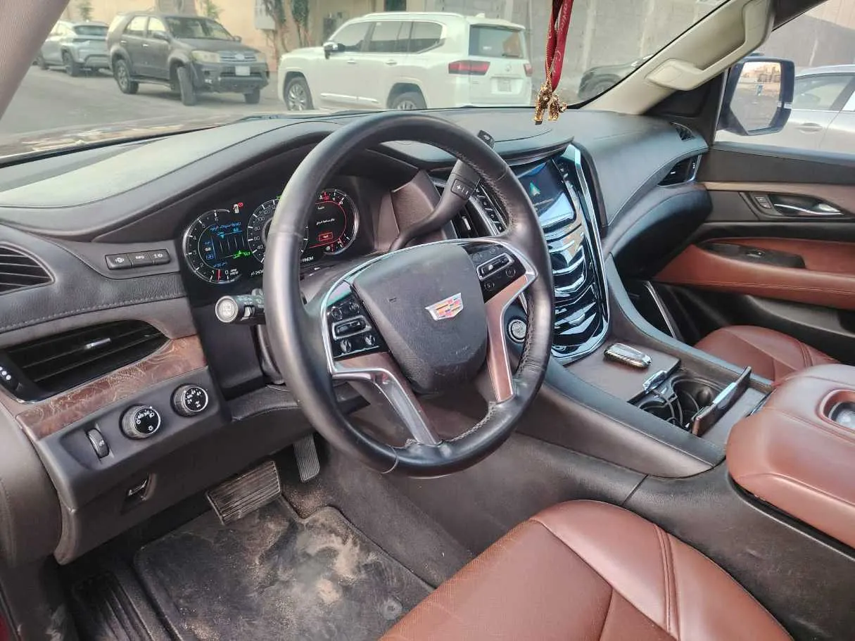 Car image 13