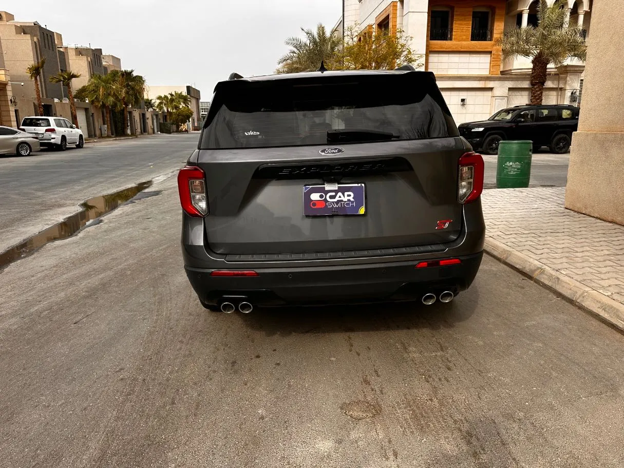 Car image 6