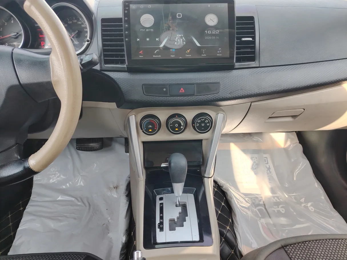 Car image 18