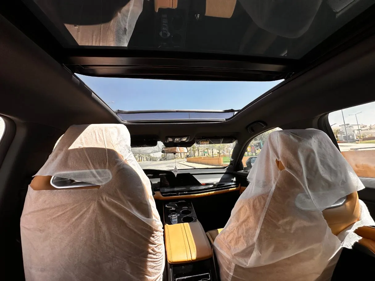 Car image 16