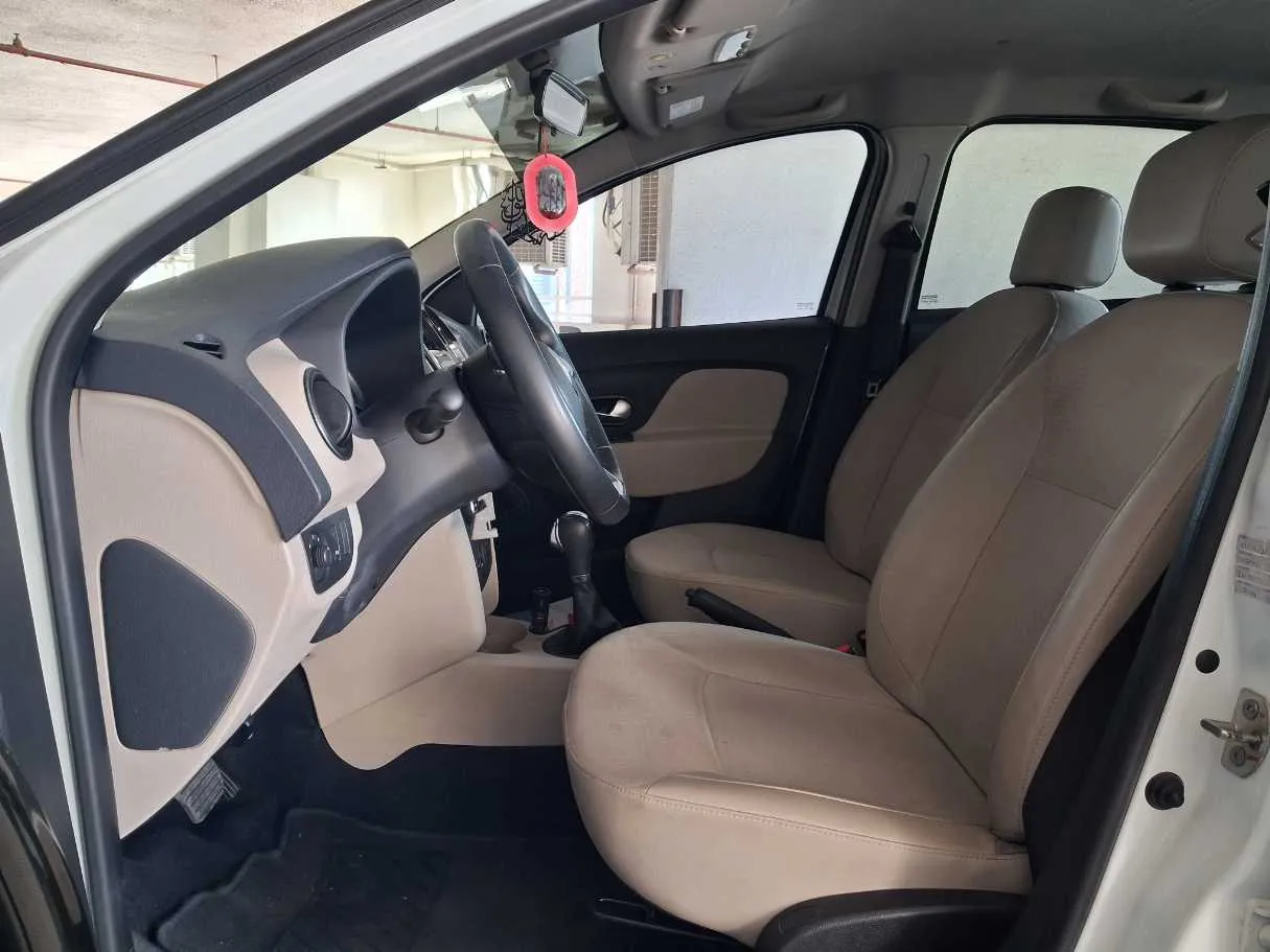 Car image 12