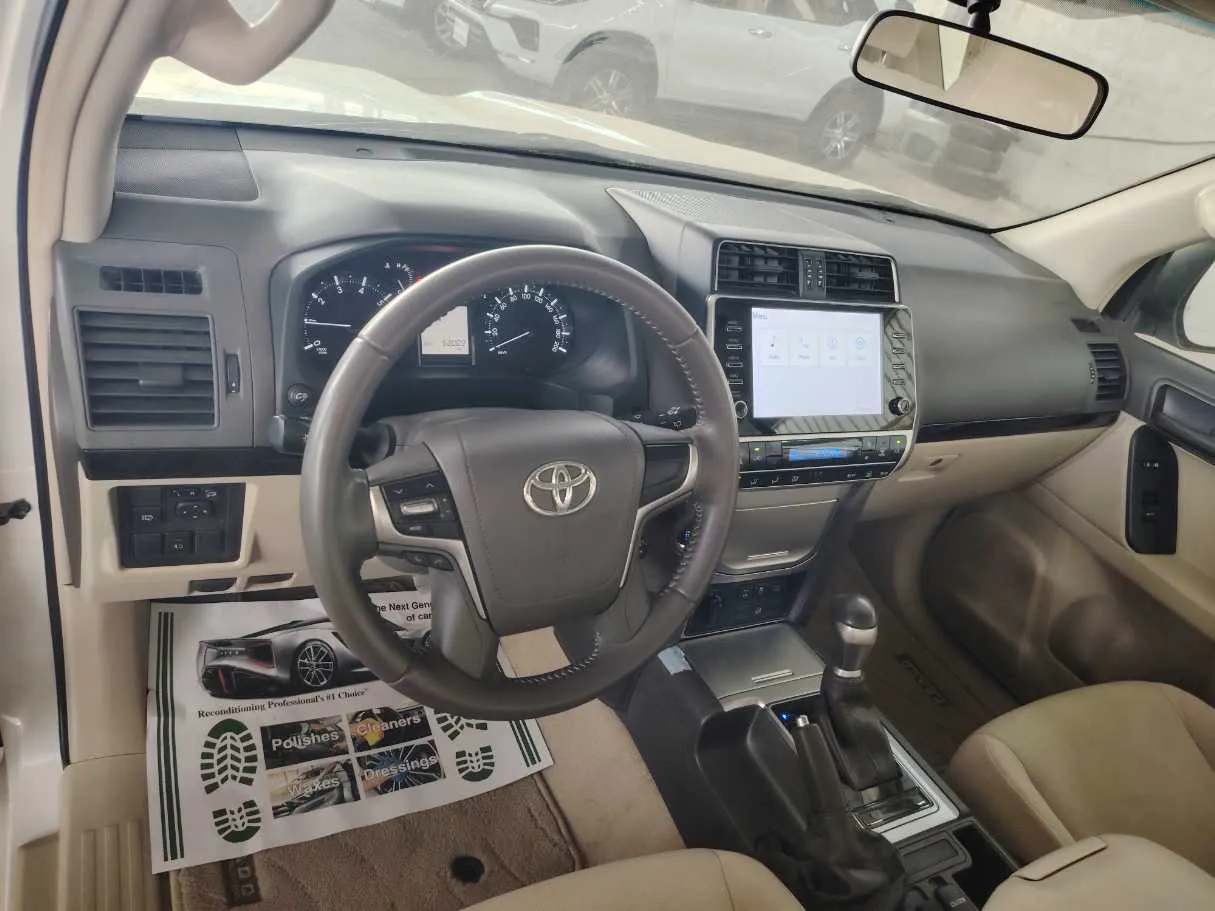Car image 15