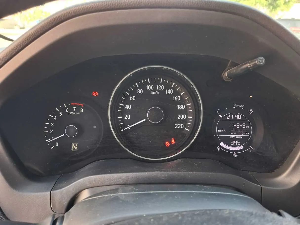 Car image 18