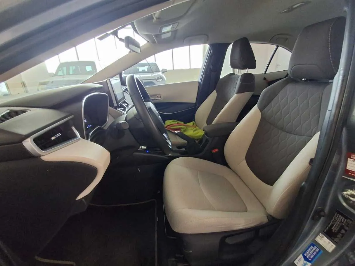 Car image 12