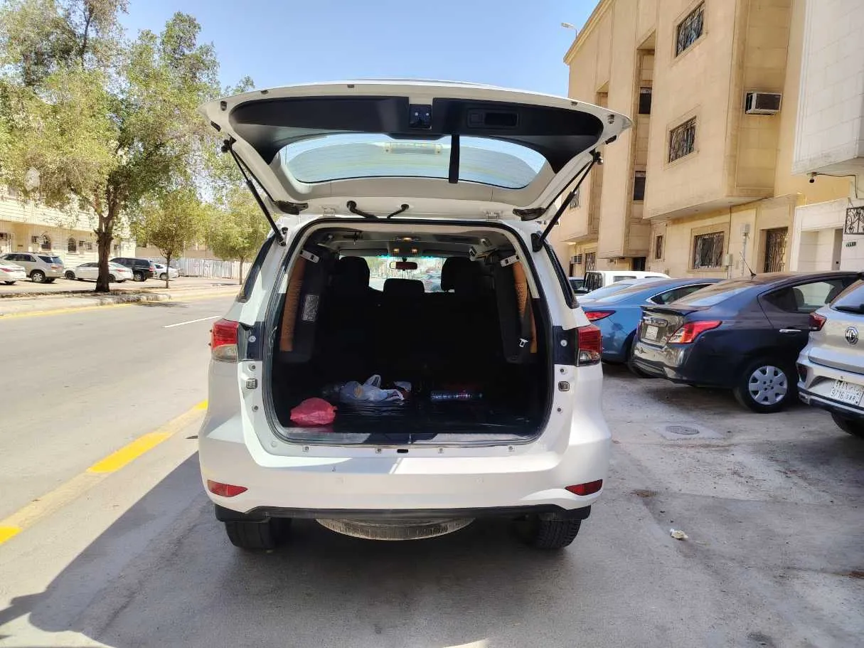 Car image 23