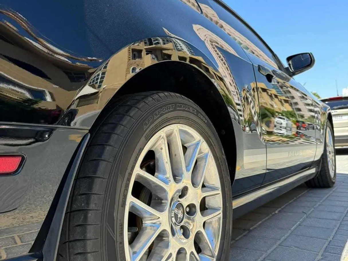 Car image 9