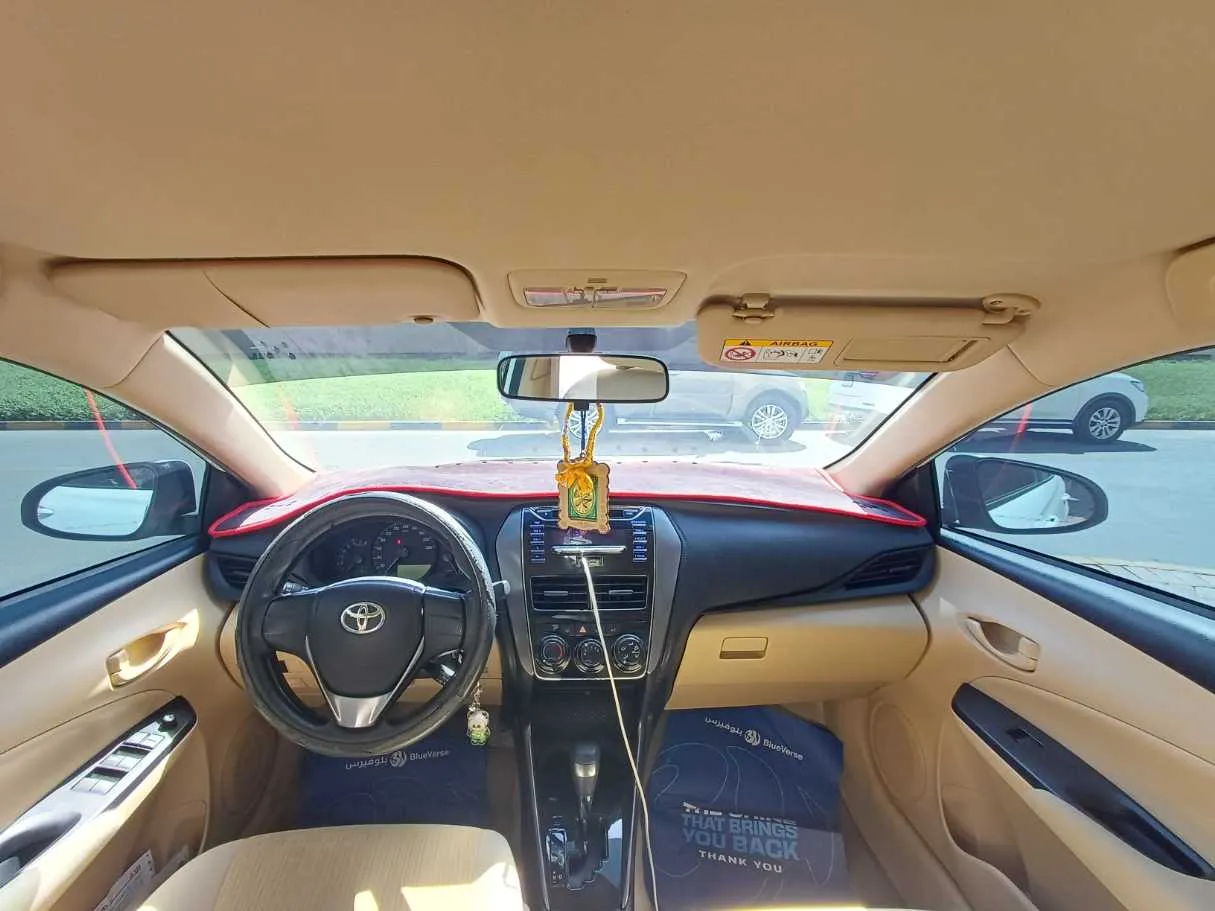 Car image 17