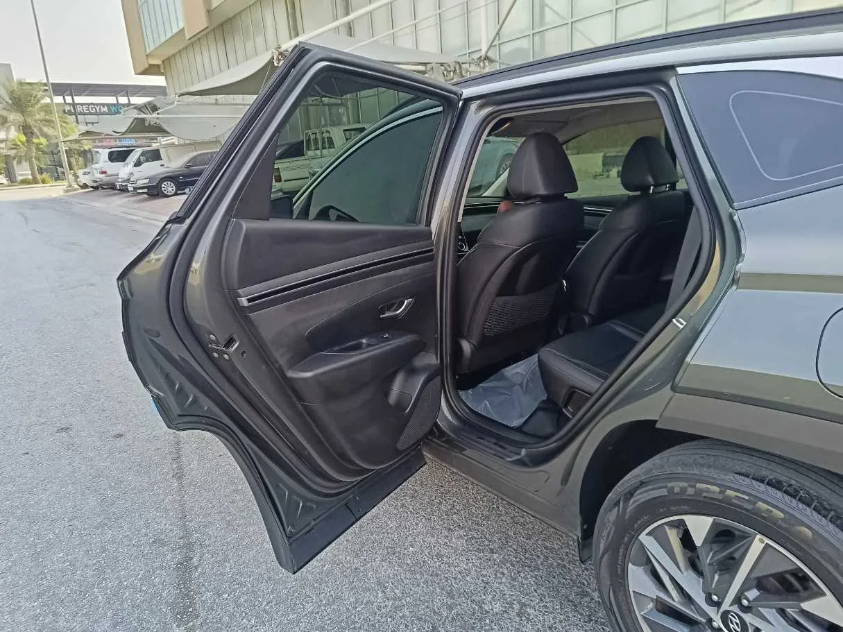 Car image 16