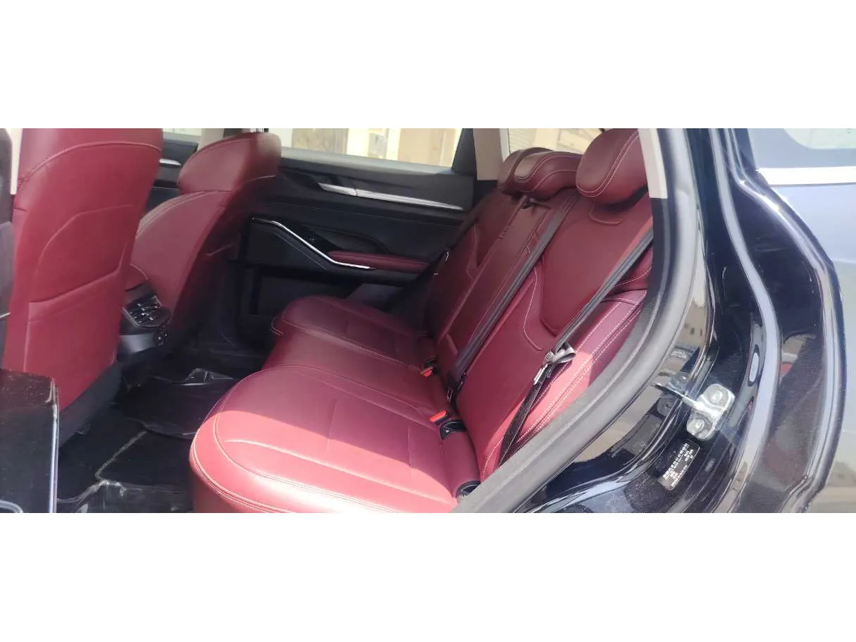Car image 12