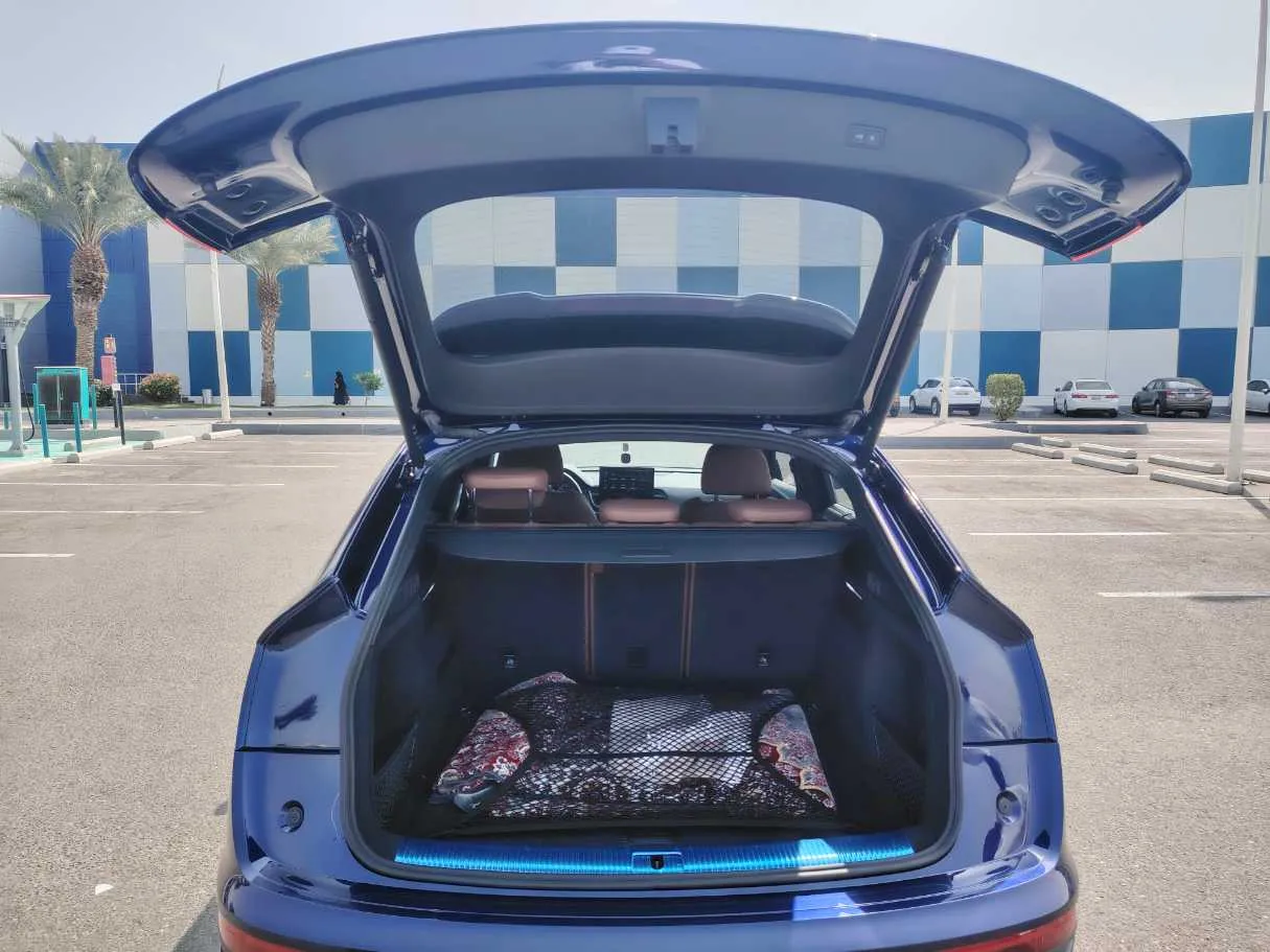 Car image 25