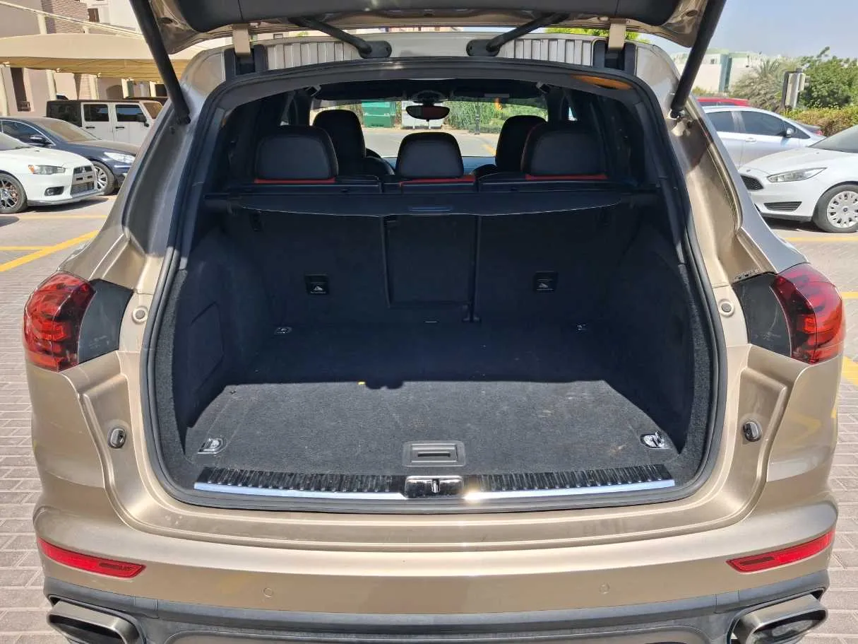 Car image 22