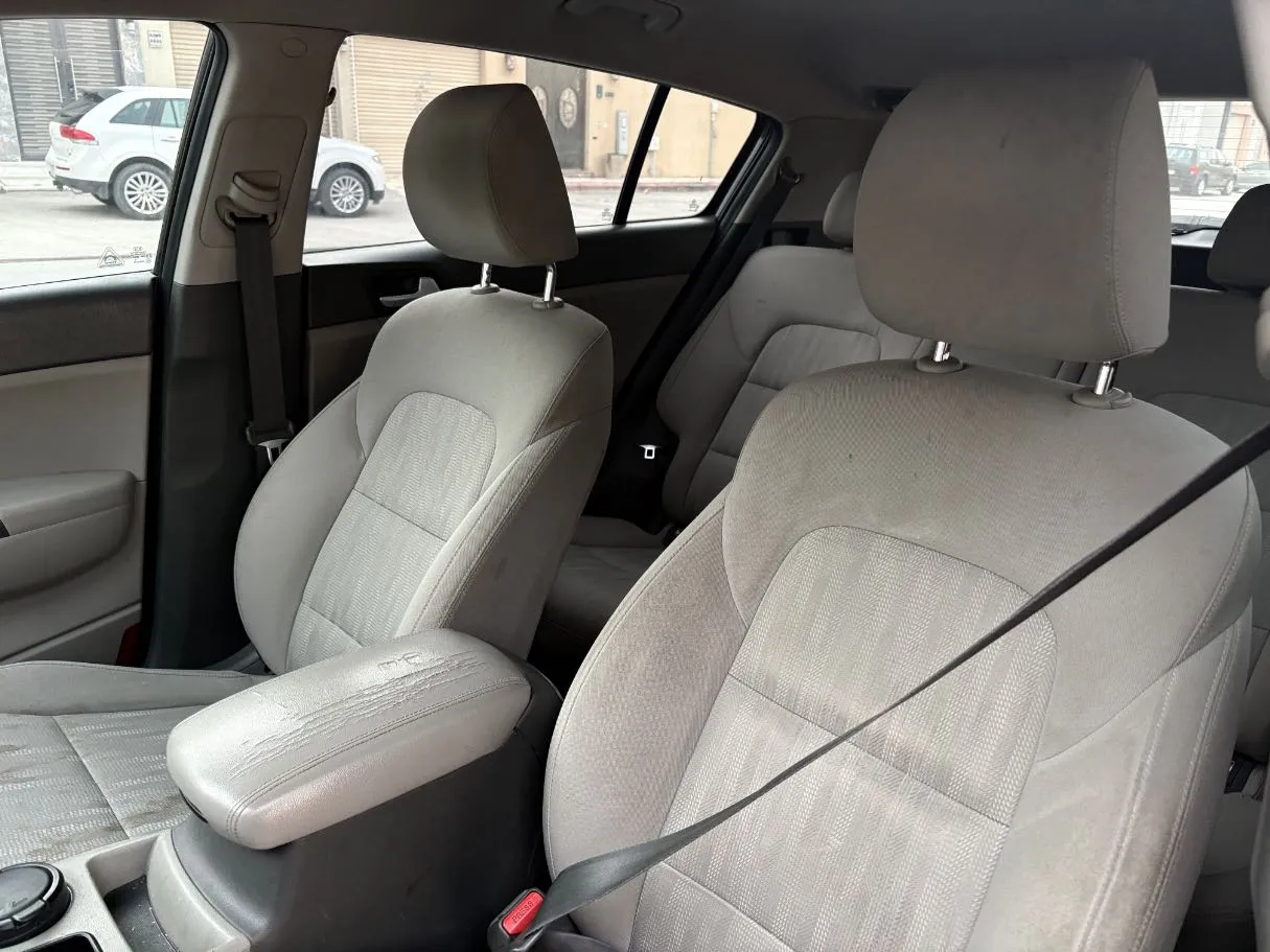 Car image 13