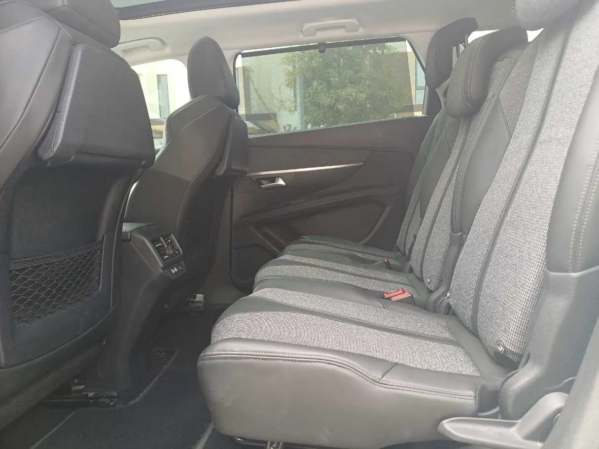 Car image 13