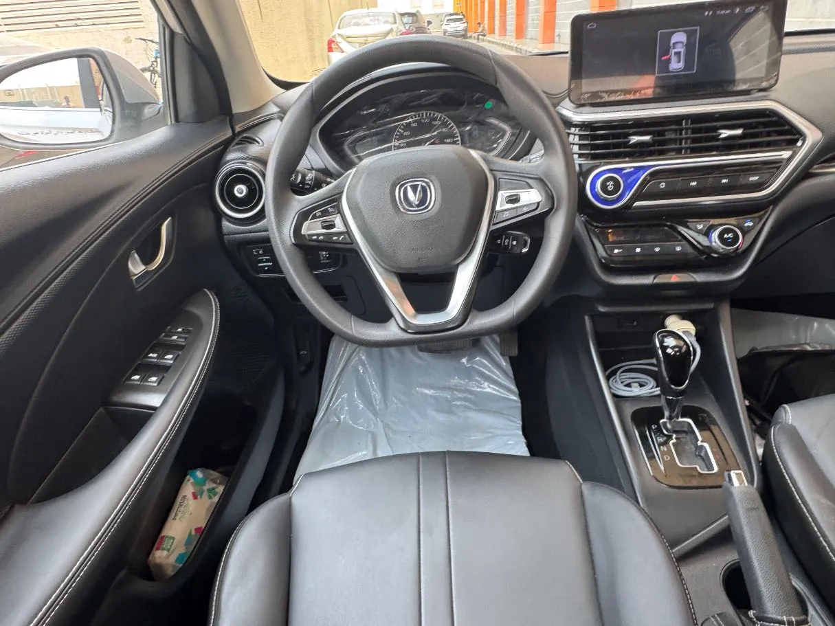 Car image 17
