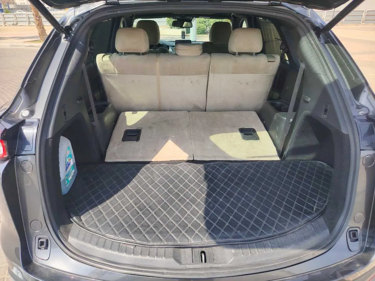 Car image 26