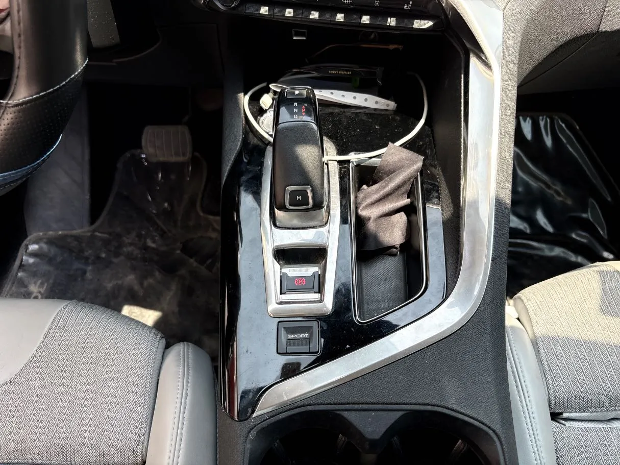 Car image 19