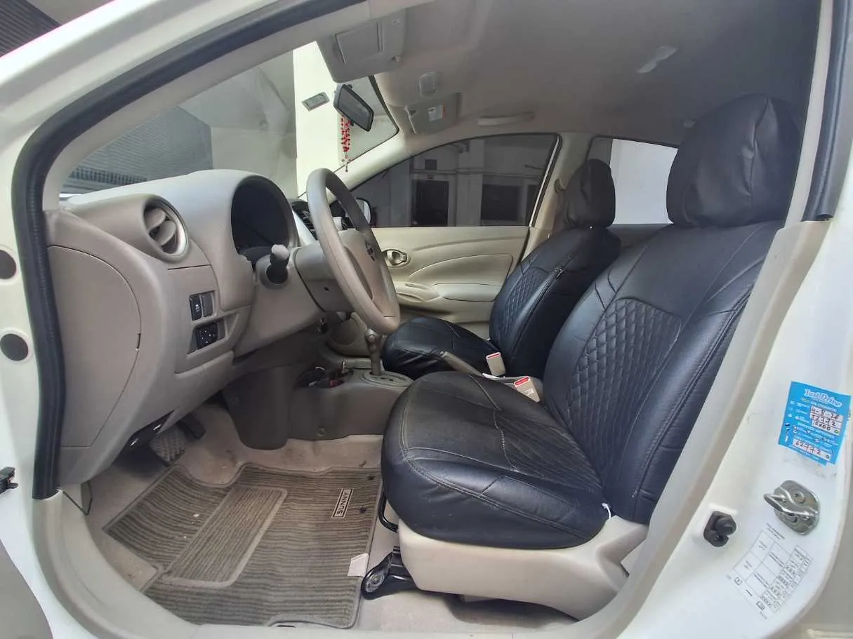 Car image 8