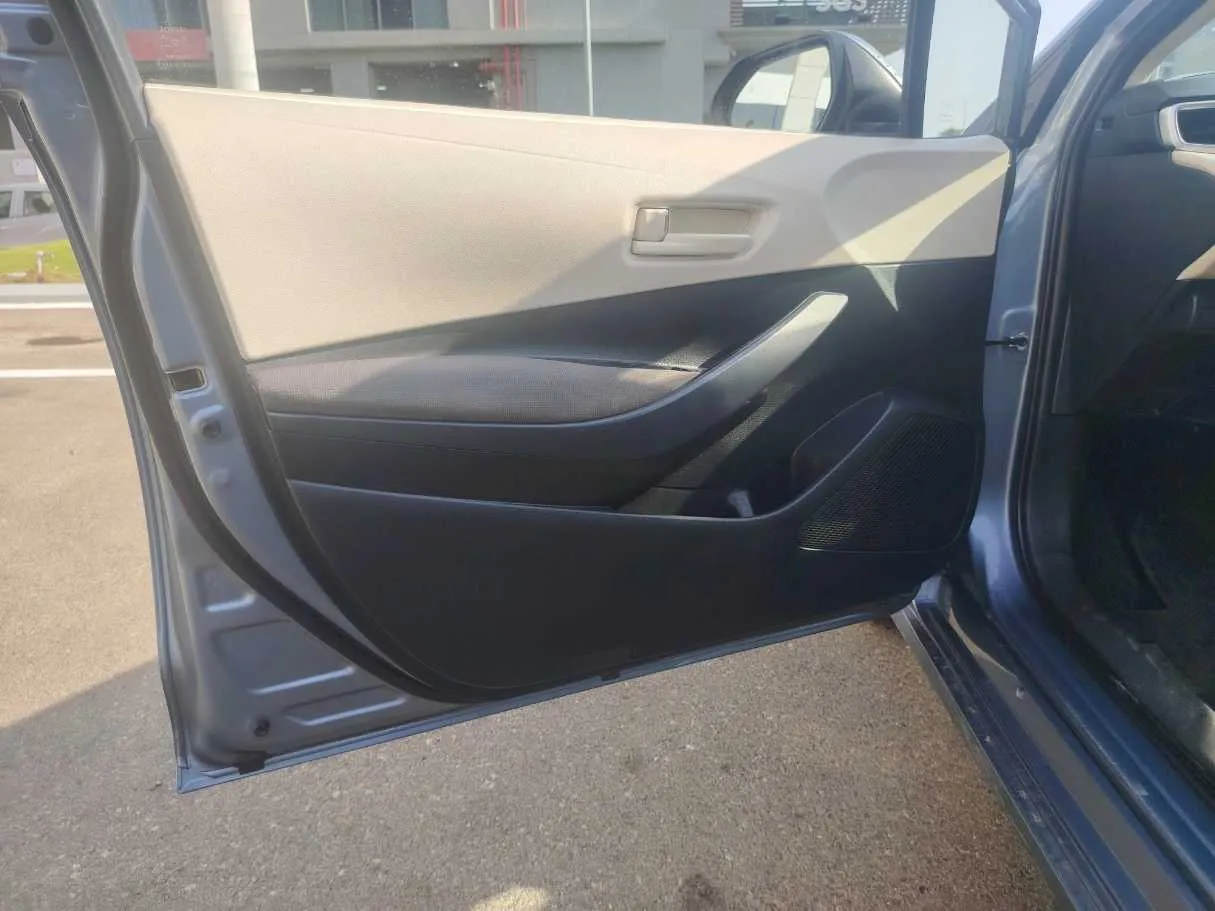Car image 10
