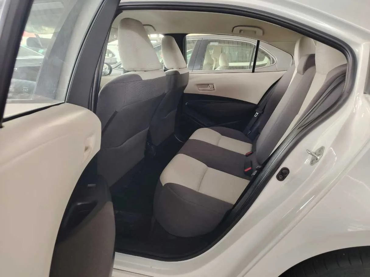 Car image 17