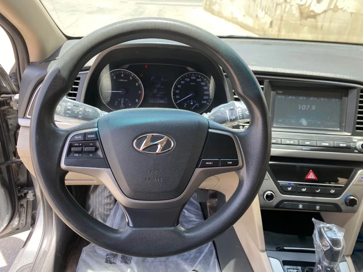 Car image 14