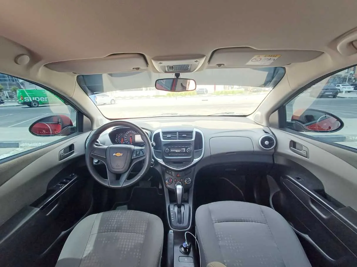 Car image 14