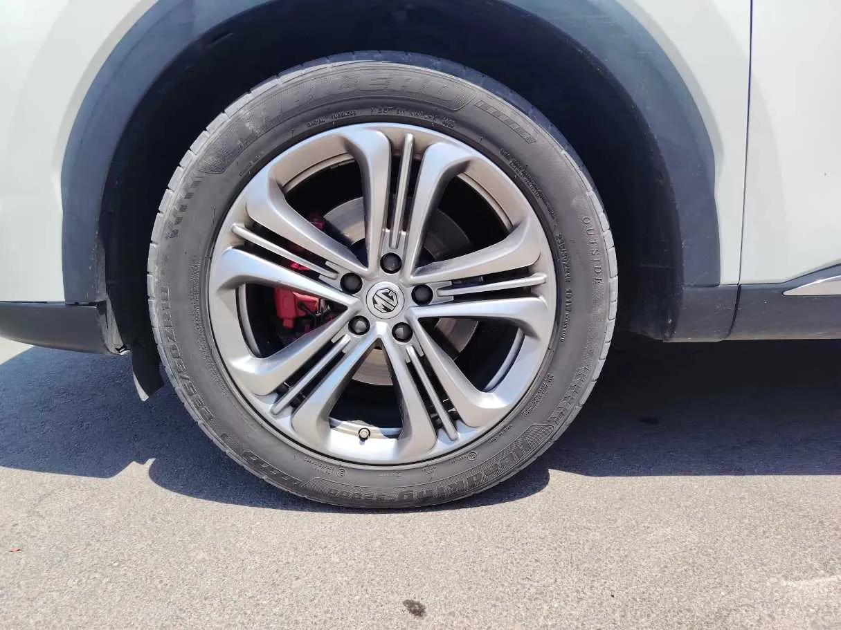 Car image 10