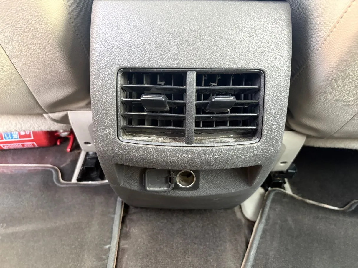 Car image 26